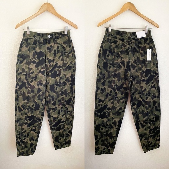 WeWoreWhat Dani Boyfriend Jeans Camo High Rise Olive Size 25 NWT - Picture 3 of 10